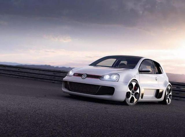 全球唯一一辆12缸高尔夫，A级两厢轿车却拥有跑车性能，3.7秒破百