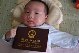 奶奶给孙子取名“王奈”，办出生证时工作人员打错，妈妈：不改了图片