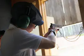 北京小伙玩实弹射击中弹身亡，家属向射击场索赔223万，该赔吗？图片