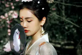 故事：我大龄未婚，被一道圣旨册封为后，皇上虚设六宫专宠我一人图片