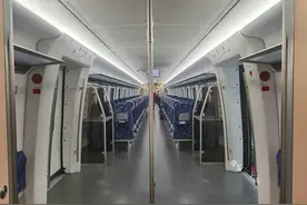实拍广州到清远“城际”：地铁接驳，羊城通刷卡进站，沿途美景图片