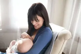 被忽视的职场背奶妈妈，到底有多辛酸，这样的“狼狈”让人心疼图片