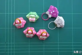 手工小课堂，带你学习如何用彩带折叠玩具包！图片