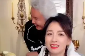 50岁张庭直播翻车，儿子当场质疑作秀，老公在旁笑到弯腰图片