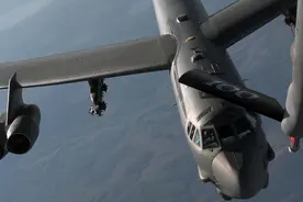 战略核轰跨洋示威，伊朗宣布锁定B52H，专家：美军挑衅要掂量图片