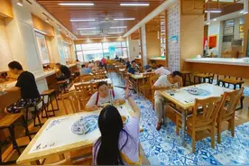 甘肃兰州“最任性”的牛肉面馆，游客都去打卡，下午却关门谢客图片