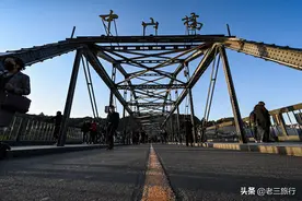 1907年，由德国商人花费白银36万余两建设的中山桥，至今仍在使用图片