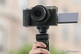 刚刚，索尼公布A7C真机真容！还有新镜头和闪光灯图片