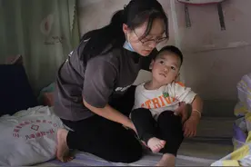 男婴出生后哭闹不止，妈妈没放在心上，直到半岁才发现已酿下悲剧图片