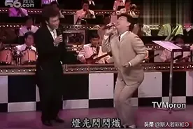 费玉清和他的舞姿。哈哈，据说看了可以让你笑一笑，减压。图片
