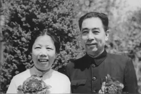 周恩来去世12年后，邓颖超追忆丈夫：我们的爱情生活不是简单的图片