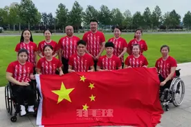 羽毛球首进残奥会，中国残疾人羽毛球队斗志昂扬出征东京图片