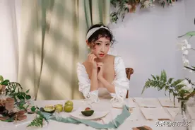 许多女性逛街时打扮得性感光彩夺目，这种行为的心理基础是什么？图片