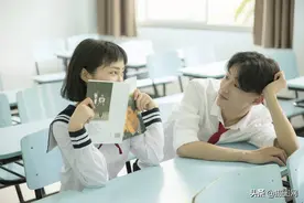 情侣写真｜教室、操场、宿舍楼……这样的情侣毕业照载着满满回忆图片