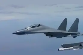 现场画面公布！不明飞机接近我领空，歼-16冒雨起飞进行实弹拦截图片