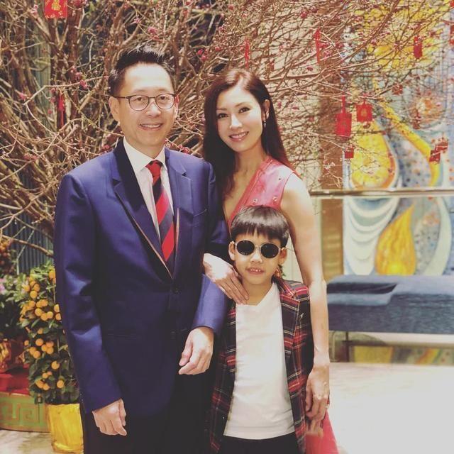 阔太李嘉欣视频(阔太李嘉欣晒全家) - 爱西号