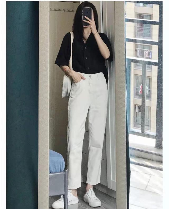 杏色裤子搭配什么颜色上衣好看