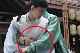 拍戏不成反遭袭胸？娜扎怒怼：心是脏的看什么都是脏的图片