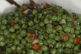 陈香的橄榄菜和清甜的豌豆做出的养颜开胃下饭菜图片