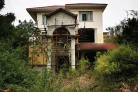 北海一荒废10年的独栋别墅被拍卖，9人竞争，以509万高价成交图片