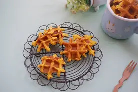 宝宝零食这样做超好吃，超营养，一款宝宝专享的南瓜奶米糊华夫饼图片