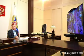 女中学生歌唱美丽俄国，普京情不自禁，隔空给出大大拥抱图片