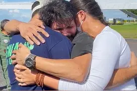 真人版《荒野求生》：飞行员坠落亚马孙雨林，吃鸟蛋野果续命，36天后偶遇好心人得救 | 潇湘晨报世界观图片