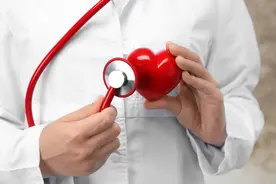 心脏“砰砰”跳，不一定是小鹿乱撞，还有可能是中风警告图片