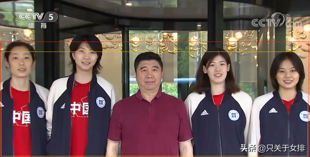 女排合影暴露真实身高，袁心玥最少2米03，杨昊：龚翔宇超过1米9
