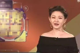 大S肌肤细腻有光泽，但笑起来脸很僵硬，眼神无神很尴尬呢！图片