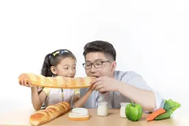 早餐与孩子学习成绩有关！想培养学霸，早餐牢记“四有三不要”图片