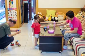 老人带娃是帮倒忙？宝妈还是想摆正心态吧，她们的功劳都在细节处图片
