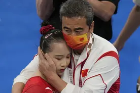 那些以中国女运动员命名的体操动作：来自《人民日报》的名场面图片