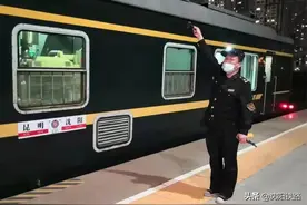 普速列车上有个旅客看不见的乘务员，他是做什么的？图片