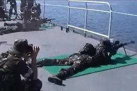 没用过枪怎么才能成为神枪手？中国10式大狙的这个瞄准镜解决一切图片