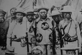 300村民急袭土匪窝，民国匪首黄阿峰身首异处，30名土匪被杀图片