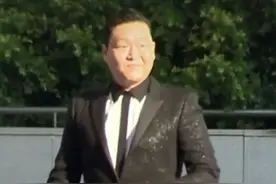 43岁鸟叔又胖了？爆火后狂赚10亿，出身豪门穿着竟10年未变图片