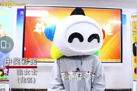 西安90后女孩10元买彩票中1千万大奖，散步过程中碰巧路过彩票店图片