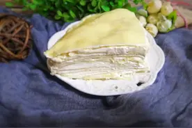 蛋糕师教你做榴莲千层，烘焙店二百多一个，在家一口平底锅就搞定图片