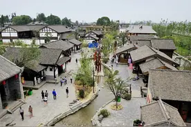 陕西又一新晋“假古镇”走红，风景优美门票免费，假期值得一去图片