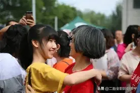 高考志愿：考分400~500的女生，有5类大学很合适，就业率高又稳定图片