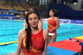 日本女子水球下狠手！把中国选手摁在水里，裁判也不管，太欺负人图片