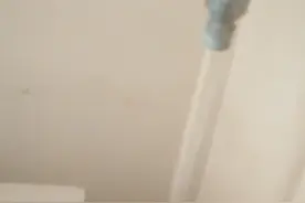 南昌：7楼漏水楼下邻居全遭殃！业主怀疑是洗衣机的问题图片