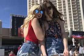 美国辣妹穿超紧身热裤约会，被勒到送进ICU住院图片