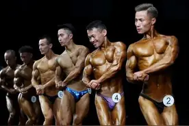 杭州观众看呆！17岁小鲜肉、76岁大爷上台秀肌肉，身材太养眼图片