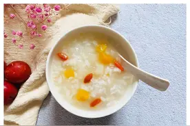 夏季宝宝不喝水？快给娃做这碗辅食粥，补水润肺又去燥热图片