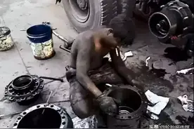 大货车修理工的心酸与无奈，现实真的很残忍图片