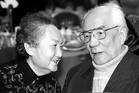 37年前他是哥哥，37年后娶她做妻子，相伴40年，外孙是大明星图片