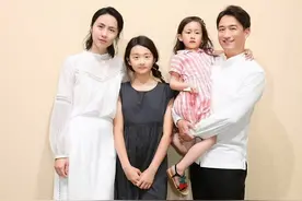 秦昊女儿小米粒“女大十八变”，越大越像伊能静，富养女的新高度图片