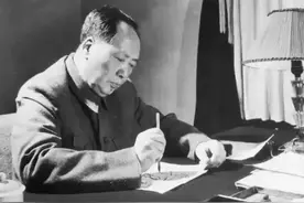 90岁的梁漱溟在毛主席故居前忏悔，若顶撞蒋介石，会要他的人头图片